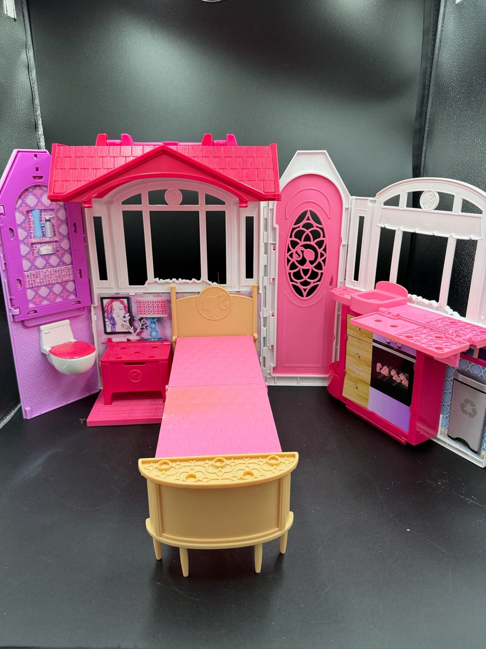 Barbie 2014/2015 Glam Getaway House Pink & White Fold-Up Playset